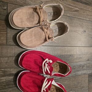 Hey Dude Womens Size 7 - Red and Rose Gold